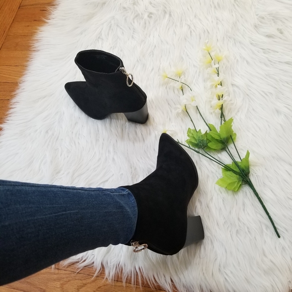 Pointed Toe Suede Black Ankle Boots With Heel Size 7.5, With Zipper Closure. - Picture 4 of 16